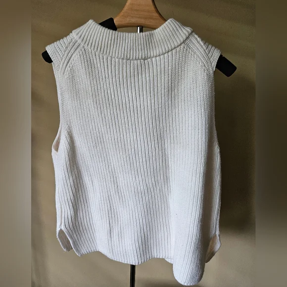 Abercrombie & Fitch White V-Neck Knit Sweater Vest Size Small - Picture 8 of 10